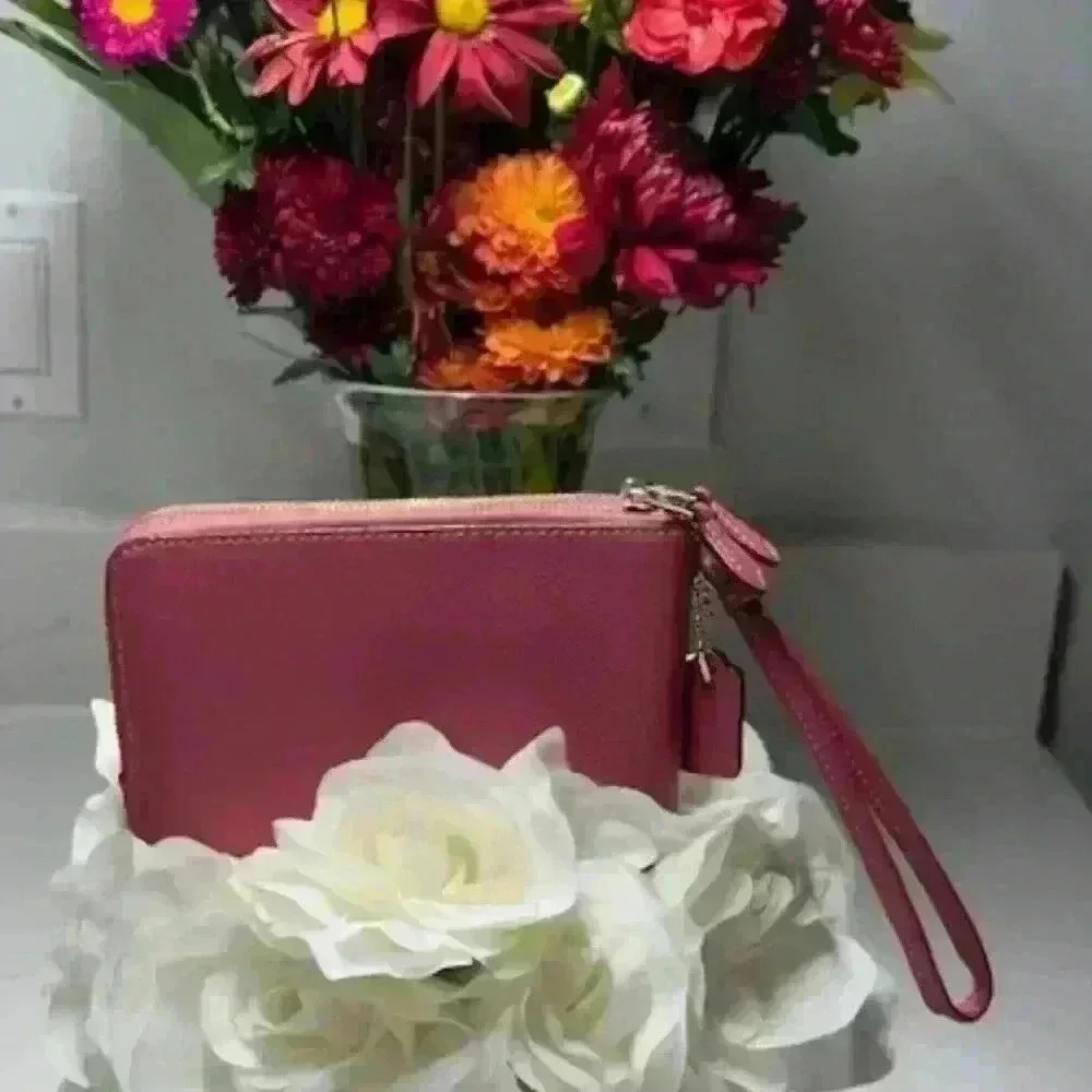 Coach Pink Mauve Pebbled Leather Wristlet Double Corner Zippered #F87587 EUC!